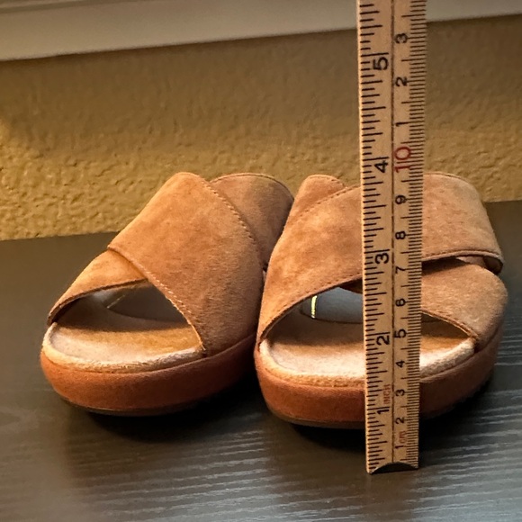 Vionic Women's Tan Brown Suede Crisscross Mules Size 6 - Picture 8 of 8